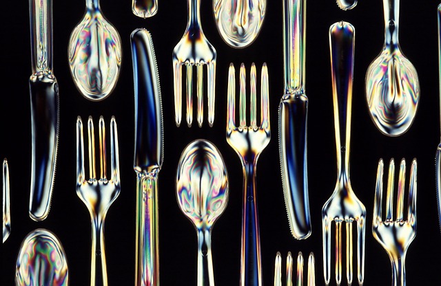 Van vork tot dessertlepel: een duik in de wereld van bestek, materiaalkeuze en etiquette